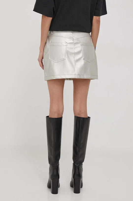 Suknja Sisley Temeljni materijal: 100% Poliester Završni sloj: Poliuretan