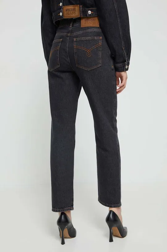 Джинси Moschino Jeans Основний матеріал: 100% Бавовна Підкладка кишені: 65% Поліестер, 35% Бавовна