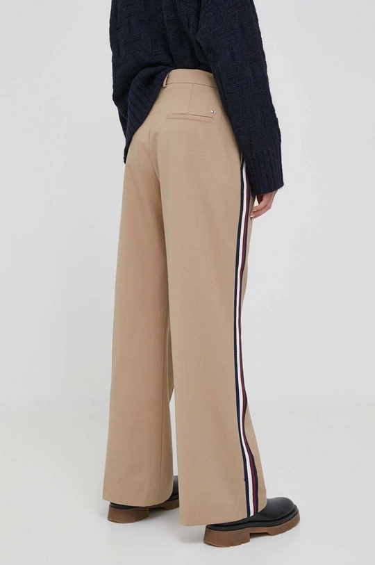 Tommy Hilfiger pantaloni in misto lana Materiale principale: 53% Poliestere riciclato, 43% Lana, 4% Elastam Altri materiali: 65% Poliestere, 35% Cotone