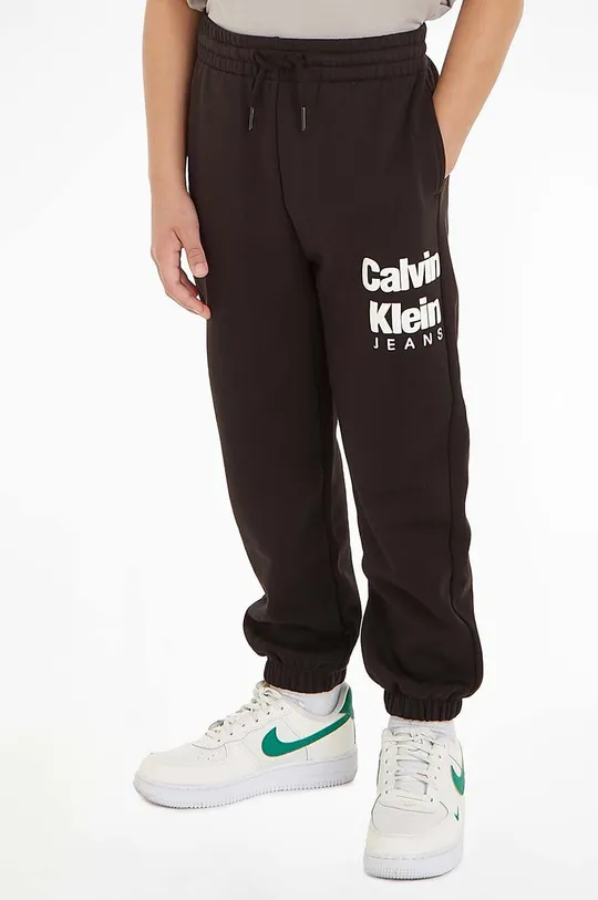 czarny Calvin Klein Jeans spodnie dresowe dziecięce Dziecięcy