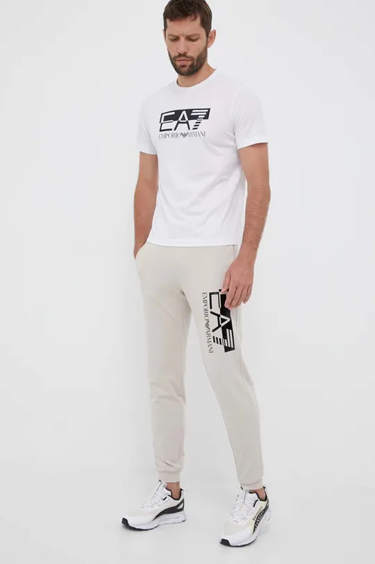 Бавовняні спортивні штани EA7 Emporio Armani бежевий
