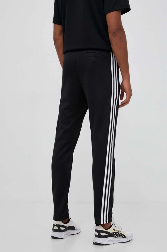 adidas Originals joggers Materiale principale: 52% Cotone, 48% Poliestere riciclato Finitura: 100% Poliestere riciclato