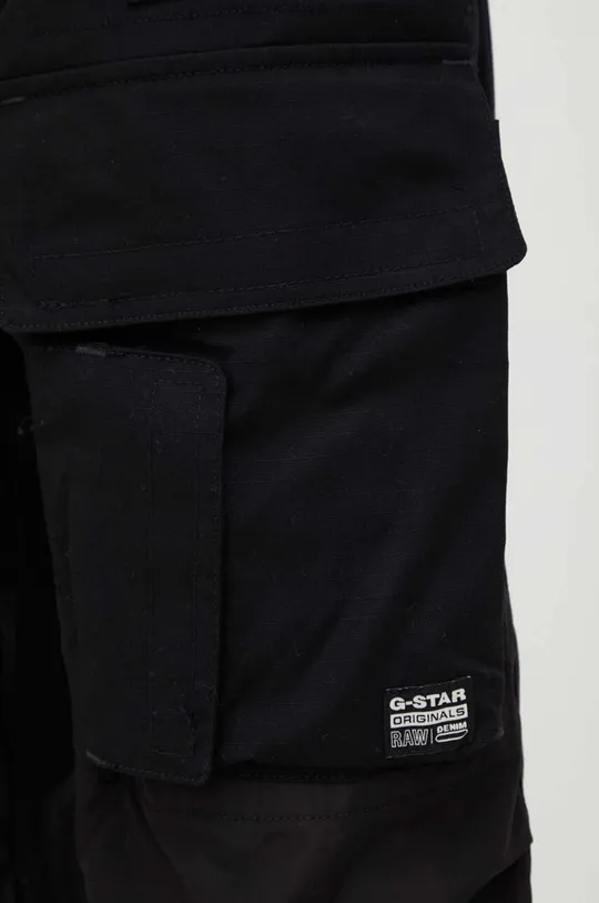 Хлопковые брюки G-Star Raw Основной материал: 80% Хлопок, 20% Органический хлопок Другие материалы: 100% Sorona® Подкладка кармана: 50% Органический хлопок, 50% Переработанный полиэстер
