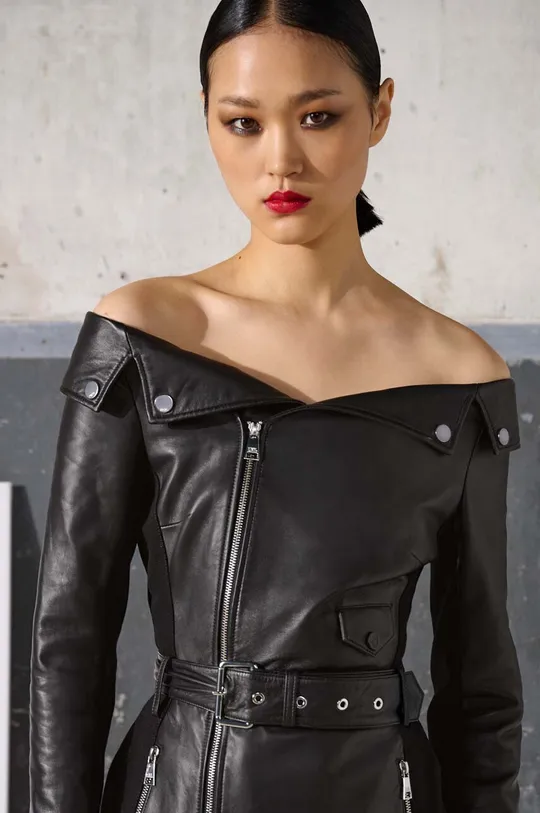 Kožené šaty Karl Lagerfeld  Základná látka: 100 % Jahňacia koža Podšívka: 62 % Acetát, 31 % Polyester, 7 % Elastan