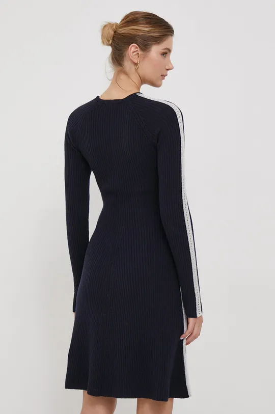 Μάλλινο φόρεμα Tommy Hilfiger Κύριο υλικό: 100% Μαλλί Άλλα υλικά: 82% Μαλλί, 12% Πολυεστέρας, 6% Μεταλλικές ίνες