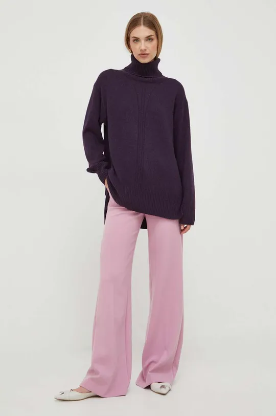Trussardi sweter z domieszką wełny fioletowy