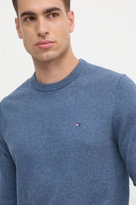 Tommy Hilfiger sweter z domieszką kaszmiru niebieski MW0MW28046