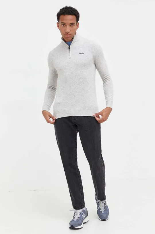 Superdry sweter z domieszką wełny beżowy