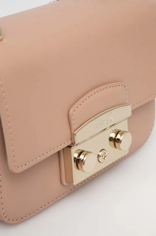 Кожаная сумочка Furla  Основной материал: 100% Натуральная кожа Подкладка: 100% Полиэстер