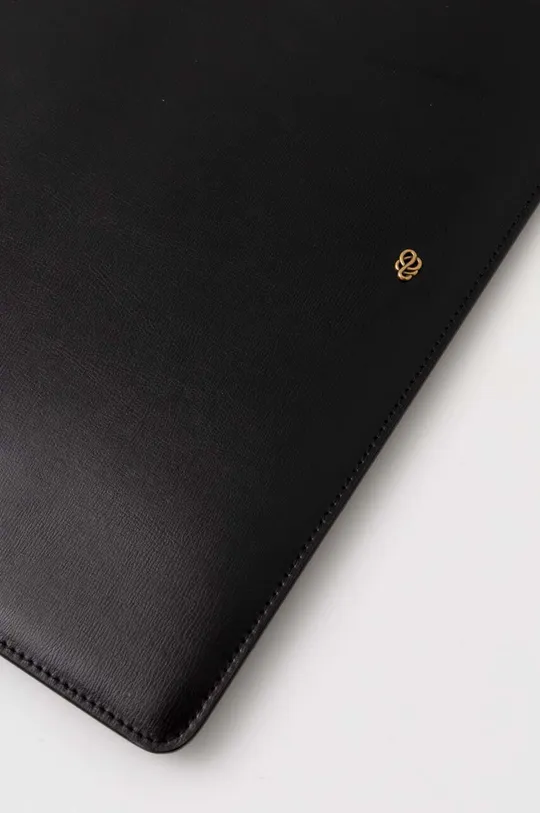 Kožené puzdro na notebook By Malene Birger Základná látka: 100 % Recyklovaná koža Podšívka: 100 % Bavlna