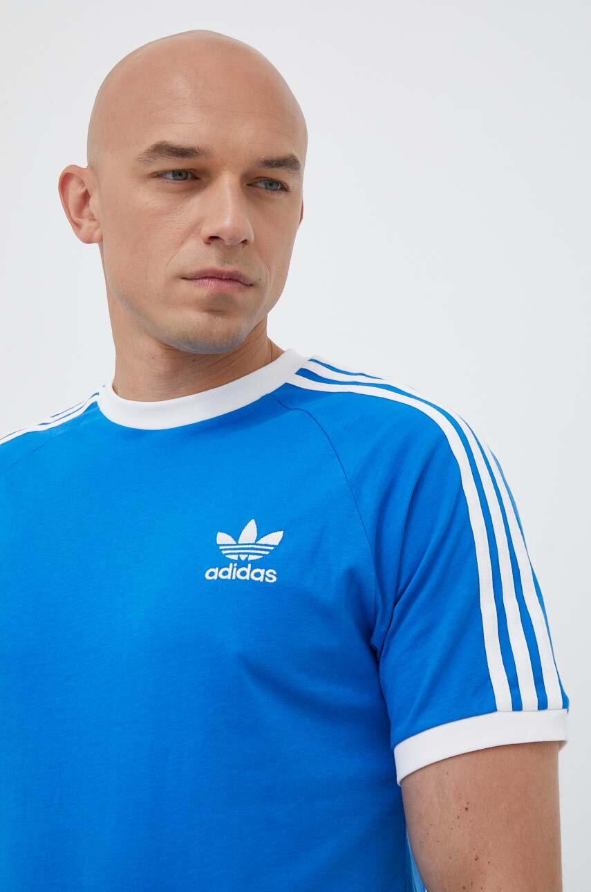adidas Originals t-shirt bawełniany kolor niebieski z aplikacją IN7745 ...