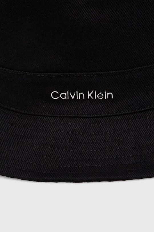Dvostranski klobuk Calvin Klein črna