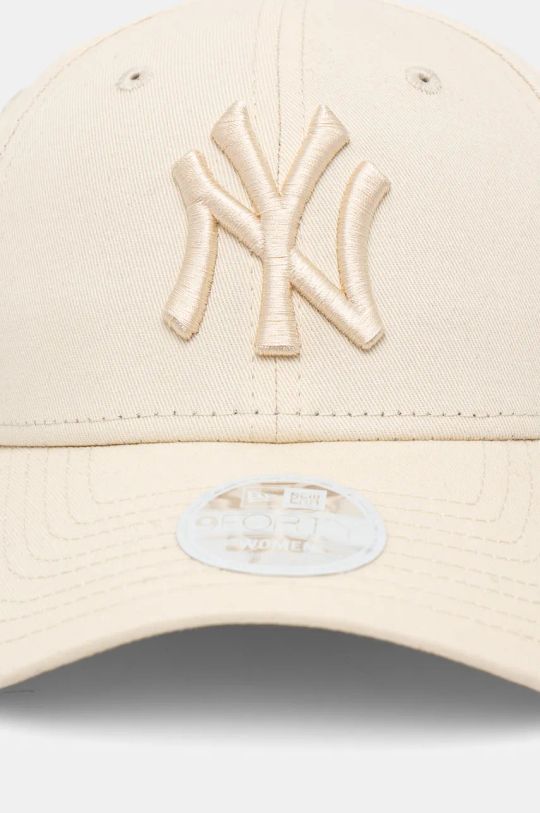 Pamučna kapa sa šiltom New Era LEAGUE ESSENTIAL 9FORTY® NEW YORK YANKEES 60137667 bež AW24