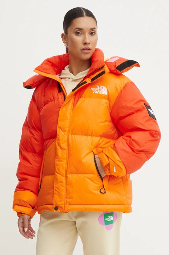 Péřová bunda The North Face TNF x Yinka Ilori NF0A89GD0IH1 oranžová AW24