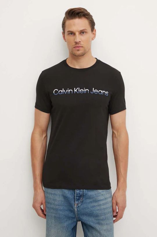 Oblečenie Bavlnené tričko Calvin Klein Jeans J30J325676 čierna