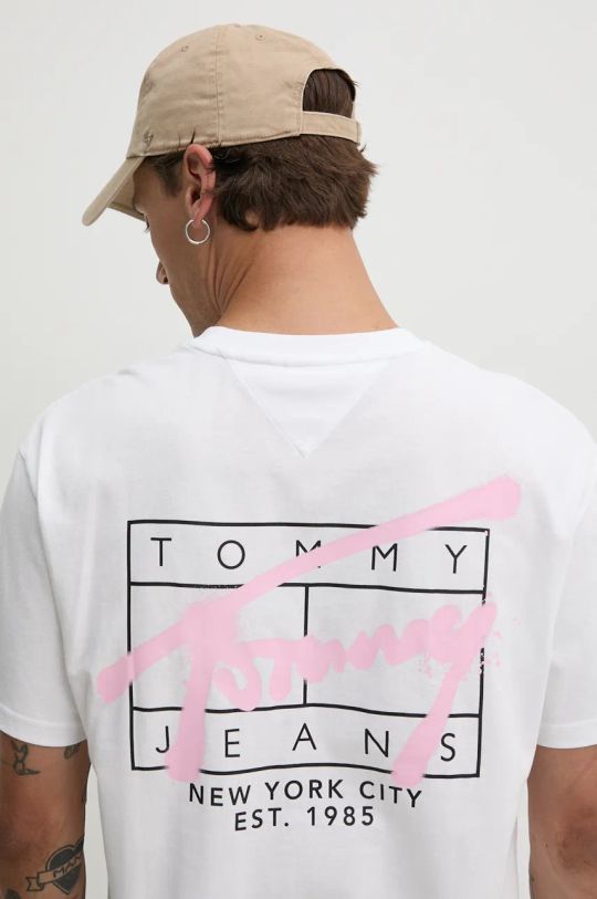 Bavlněné tričko Tommy Jeans potisk bílá DM0DM20594