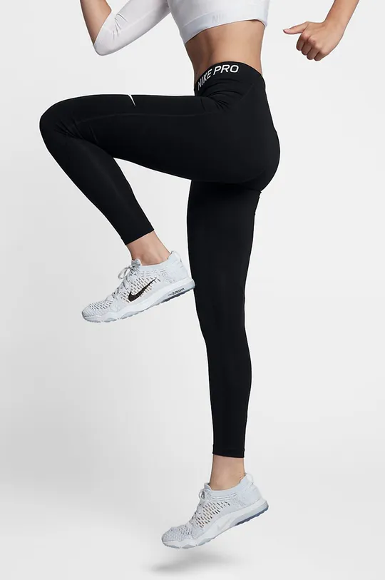Nike - Legíny <p>60% Bavlna, 40% Recyklovaný polyester </p>