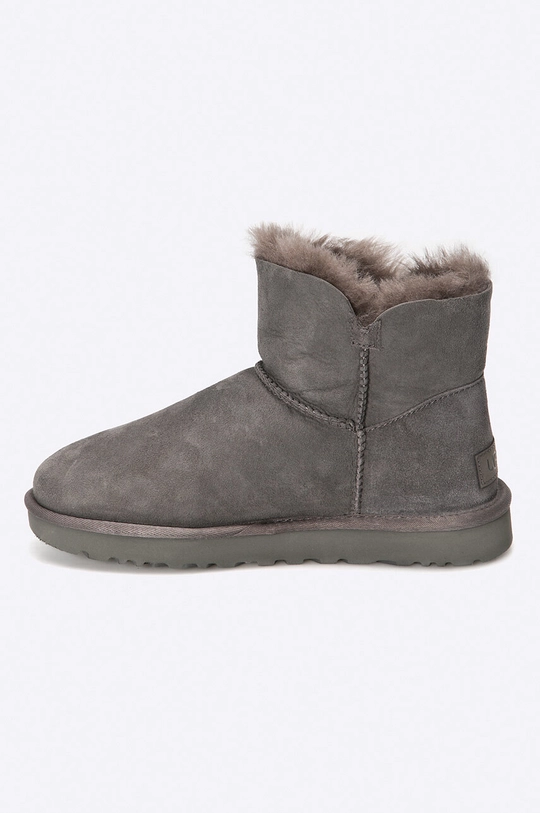 Чехли UGG Mini Bailey Button II  Горна част: Овча кожа Вътрешна част: Мериносова вълна Подметка: Синтетика