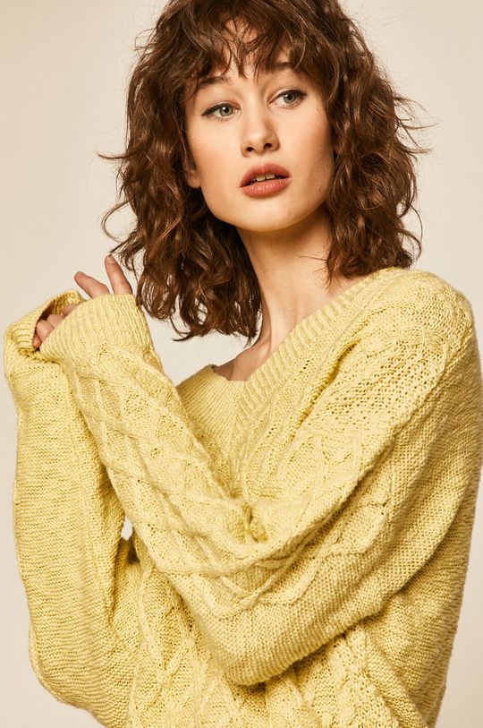 Sweter damski ze splotem żółty Damski