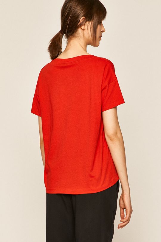 T-shirt damski ze spiczastym dekoltem czerwony 100 % Bawełna