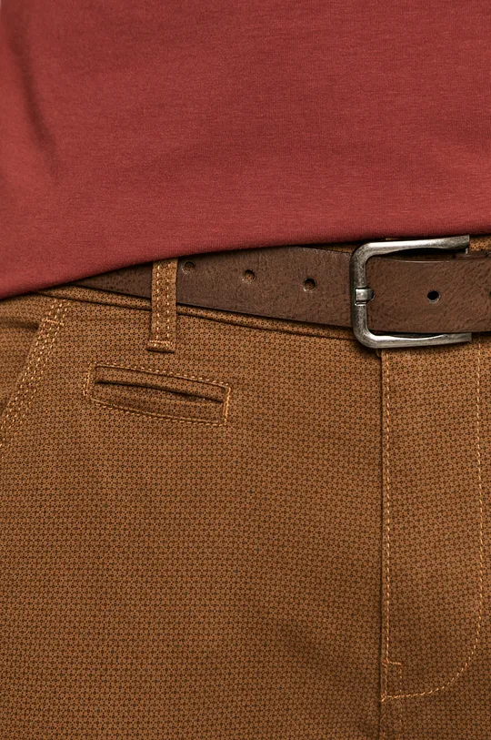 brązowy Spodnie męskie z paskiem w drobny wzór brązowe