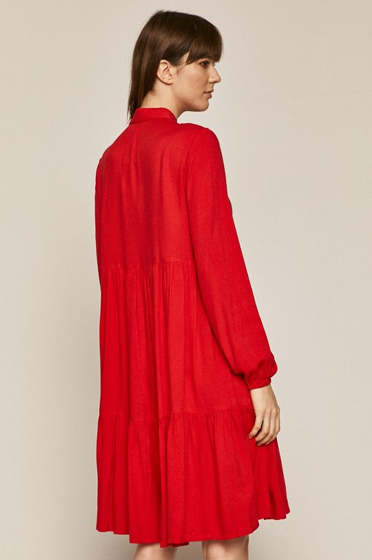 Gładka sukienka damska z falbanką czerwona 100 % Wiskoza