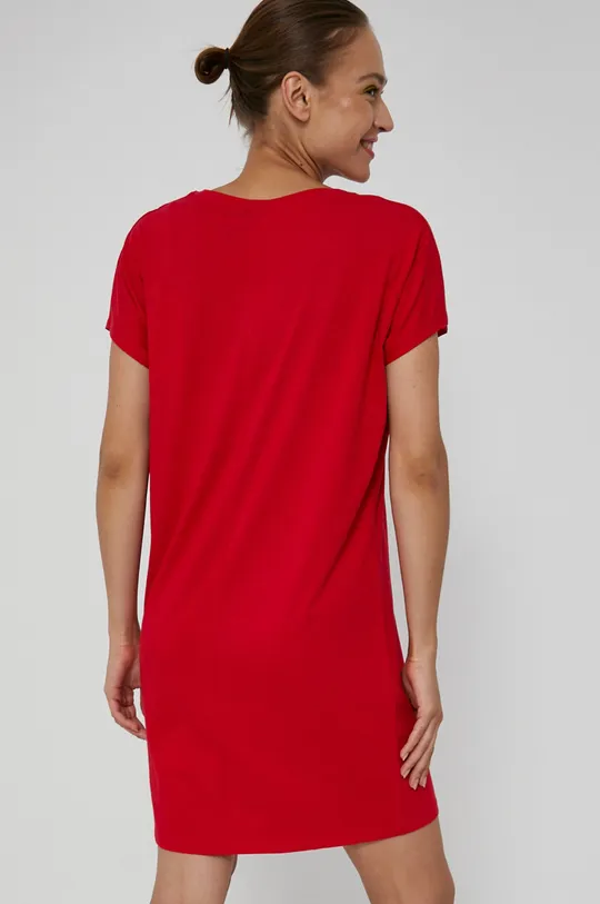 Długi t-shirt damski z dekoltem V czerwony <p>T-shirt żółty, w paski, czerwony: 100% Bawełna 
T-shirt szary: 95% Bawełna, 5% Wiskoza</p>