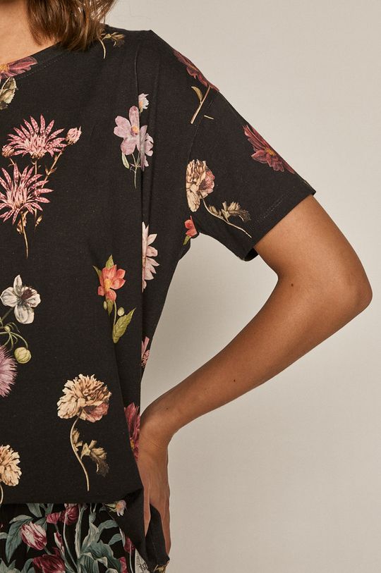 Bawełniany t-shirt damski w kwiaty czarny Damski