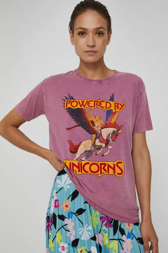 różowy T-shirt damski z nadrukiem Powered by Unicorns różowy