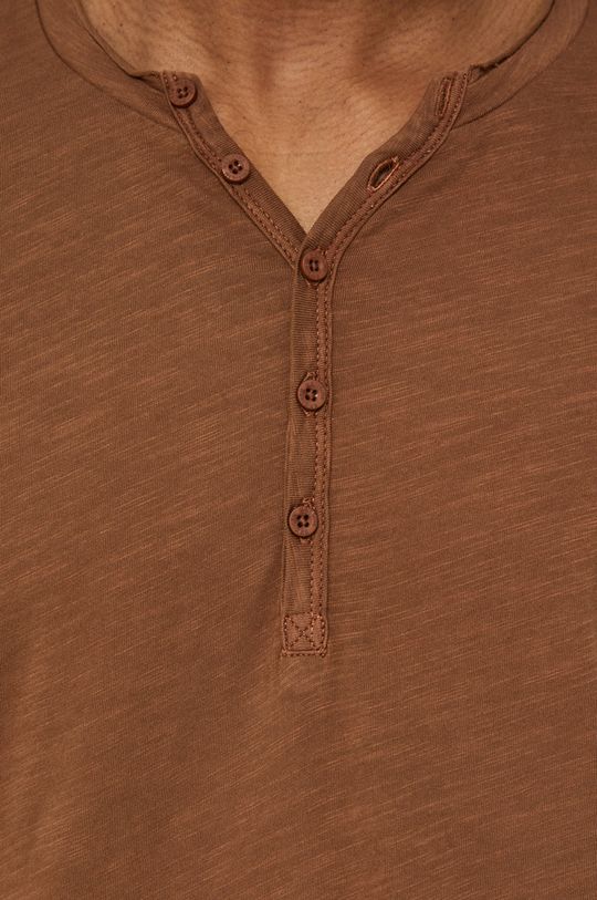Bawełniany t-shirt męski z guzikami brązowy Męski