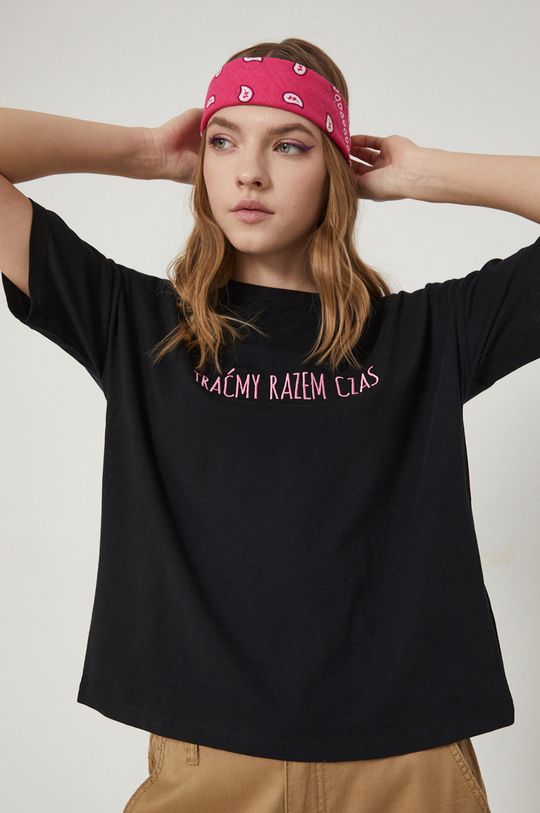 czarny T-shirt damski bawełniany z napisem czarny
