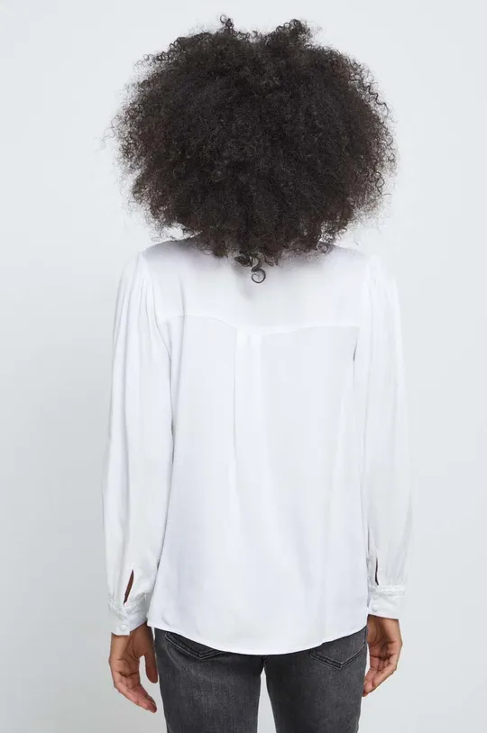 Bluzka damska z koronkowymi wstawkami kolor biały 100 % Wiskoza