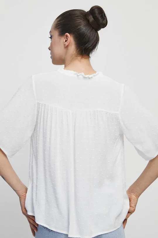 Bluzka damska ze wzorem strukturalnym kolor biały 100 % Wiskoza