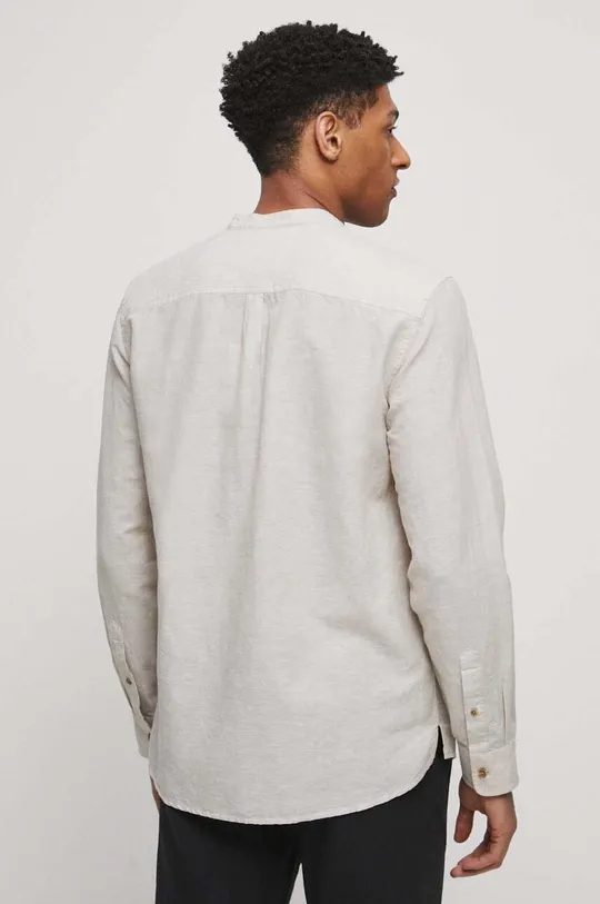 Plátěná košile pánská béžová barva  Hlavní materiál: 55 % Len, 45 % Bavlna Jiné materiály: 100 % Polyester