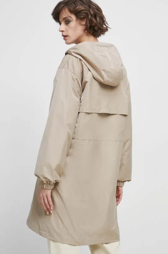 Kabát dámsky béžová farba  Základná látka: 100 % Polyester Podšívka: 100 % Polyester