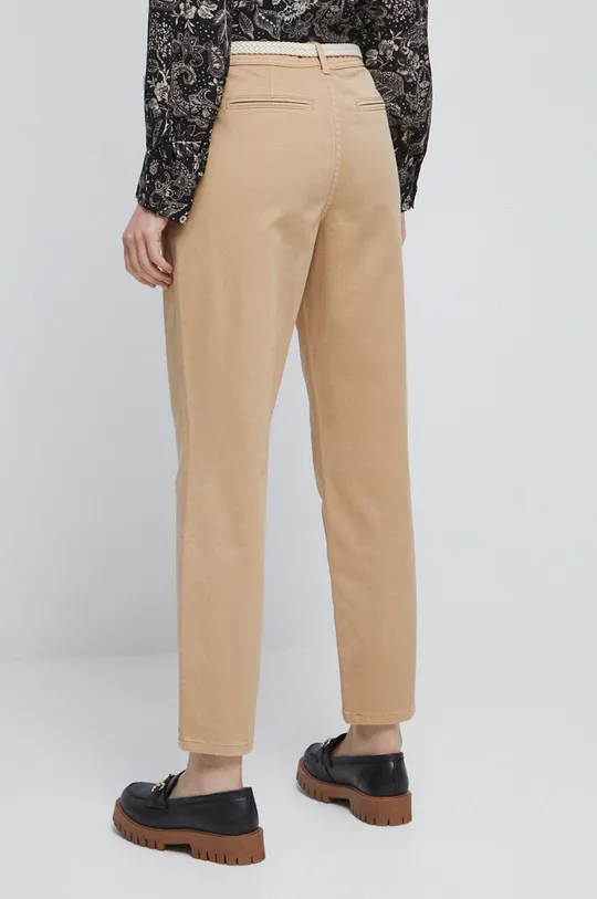 Spodnie damskie gładkie kolor beżowy Materiał zasadniczy: 98 % Bawełna, 2 % Elastan, Inne materiały: 100 % Bawełna