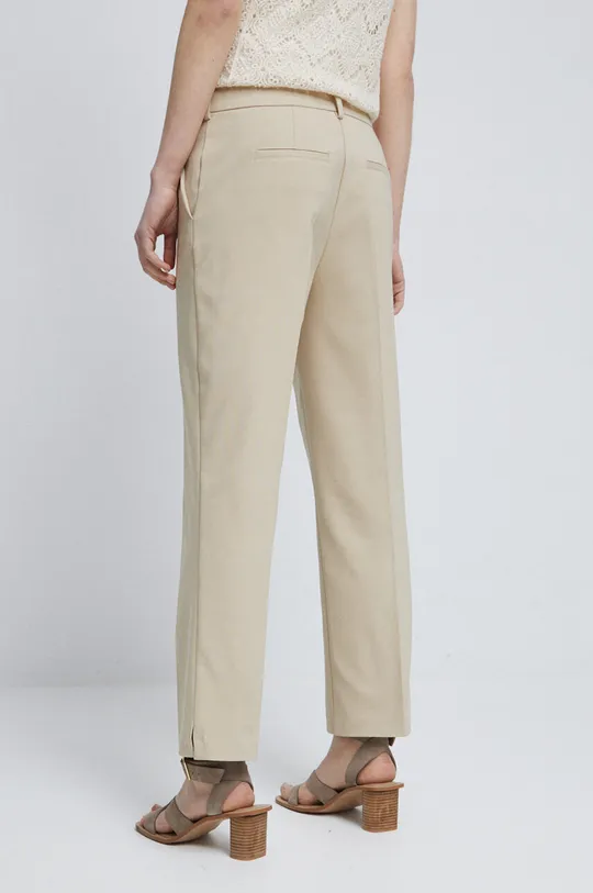 Spodnie damskie gładkie kolor beżowy Materiał zasadniczy: 50 % Bawełna, 46 % Poliester, 4 % Elastan, Podszewka: 100 % Poliester