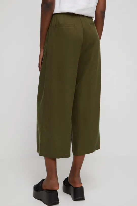 Nohavice dámske zelená farba <p> Základná látka: 100 % Lyocell Iné látky: 100 % Polyester</p>