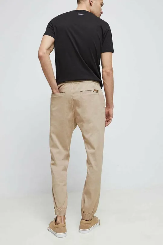 Spodnie męskie gładkie kolor beżowy Materiał zasadniczy: 98 % Bawełna, 2 % Elastan, Podszewka: 100 % Bawełna