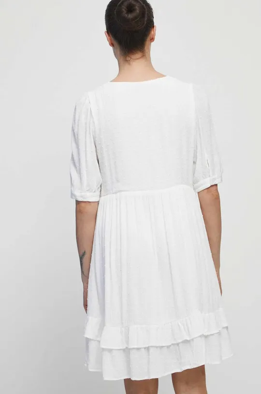 Sukienka damska z fakturą kolor biały Materiał zasadniczy: 100 % Wiskoza, Podszewka: 100 % Wiskoza