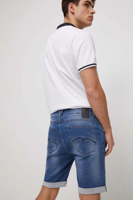 Jeans kratke hlače Medicine  Glavni material: 69 % Bombaž, 20 % Viskoza, 11 % Poliester Podloga: 100 % Bombaž