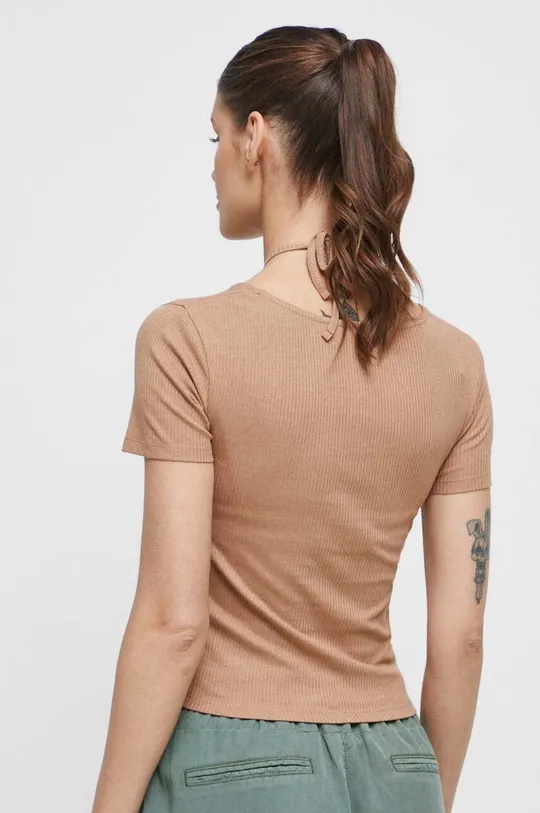 T-shirt damski prążkowany kolor beżowy 60 % Bawełna, 35 % Wiskoza, 5 % Elastan
