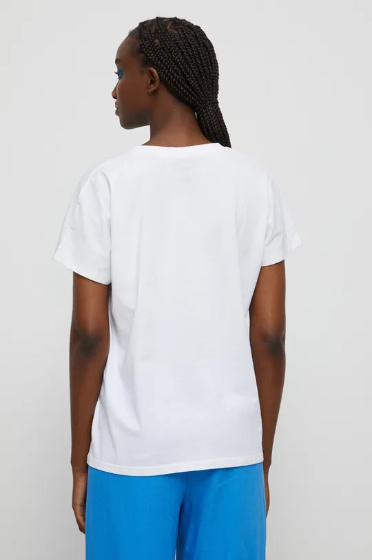 T-shirt bawełniany damski by Olamaloú kolor biały <p>100 % Bawełna</p>