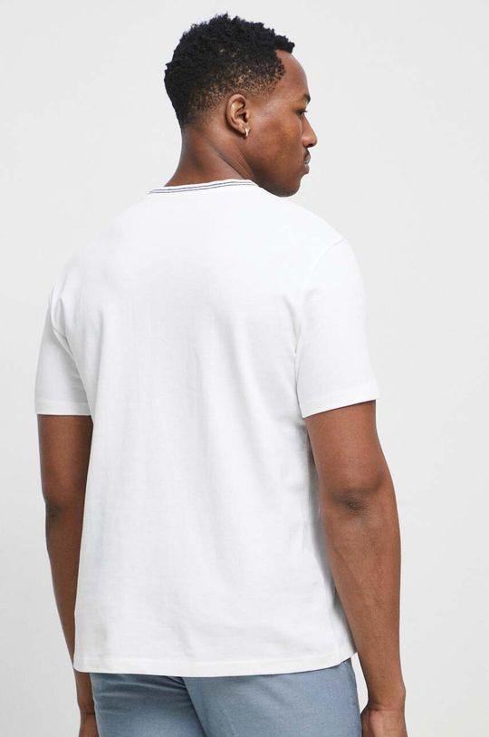T-shirt bawełniany męski gładki kolor biały <p>Produkt w kolorze białym i granatowym: 100 % Bawełna Produkt w kolorze fioletowym: 60 % Bawełna, 40% Poliester</p>