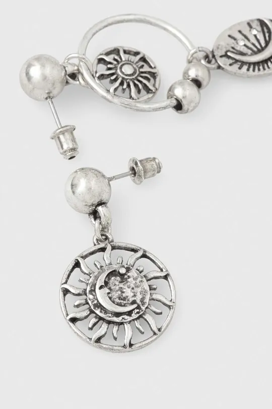 Kolczyki damskie z ozdobnymi zawieszkami kolor srebrny srebrny