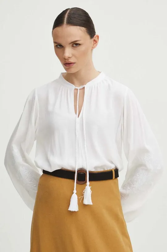 Bluzka damska z ozdobnym haftem kolor biały Damski