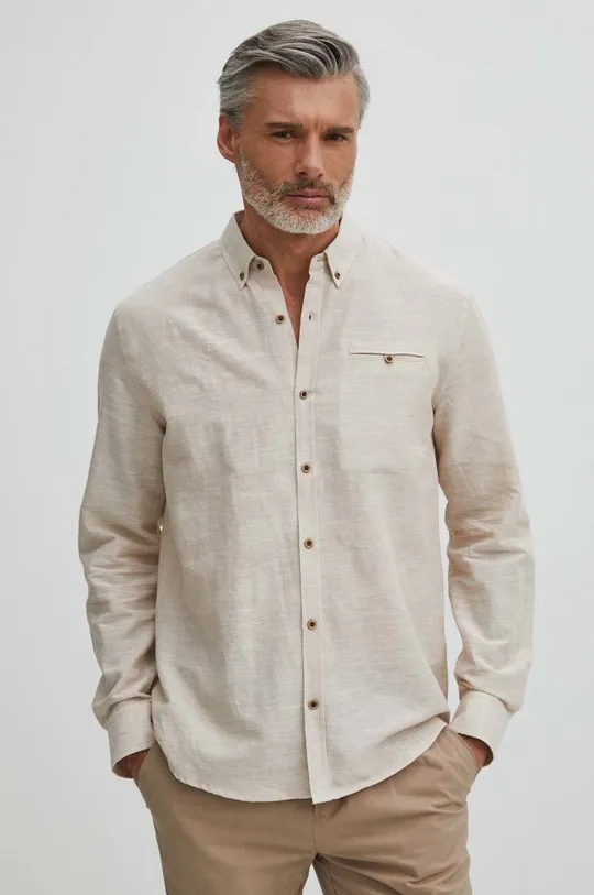 Ľanová košeľa pánska s golierom button-down béžová farba <p>Hlavný materiál: 55 % Ľan, 45 % Bavlna Doplnkový materiál: 100 % Bavlna</p>