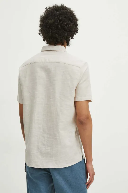 Ľanová košeľa pánska s golierom button down béžová farba <p>Hlavný materiál: 55 % Ľan, 45 % Bavlna Doplnkový materiál: 100 % Bavlna</p>