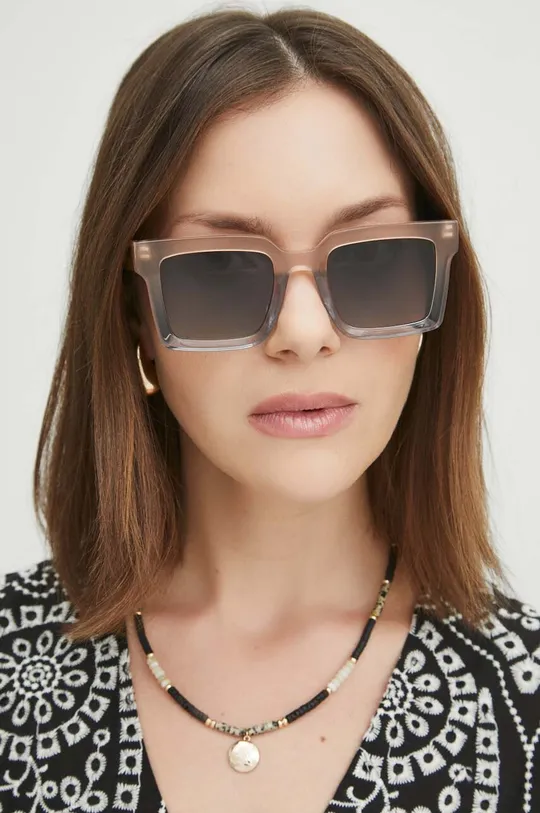beżowy Okulary przeciwsłoneczne damskie z polaryzacją kolor beżowy Damski