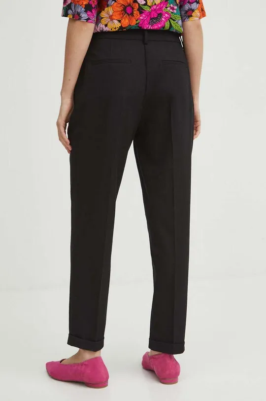 Kalhoty dámské chino černá barva <p>Hlavní materiál: 64 % Polyester, 34 % Viskóza, 2 % Elastan Doplňkový materiál: 100 % Polyester</p>